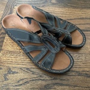 CLARKS Black Leather‎ Ladies Slip-On Casual Sandals